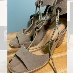 Steve Madden Leather Tie-up Block Heel Sandals in Taupe!